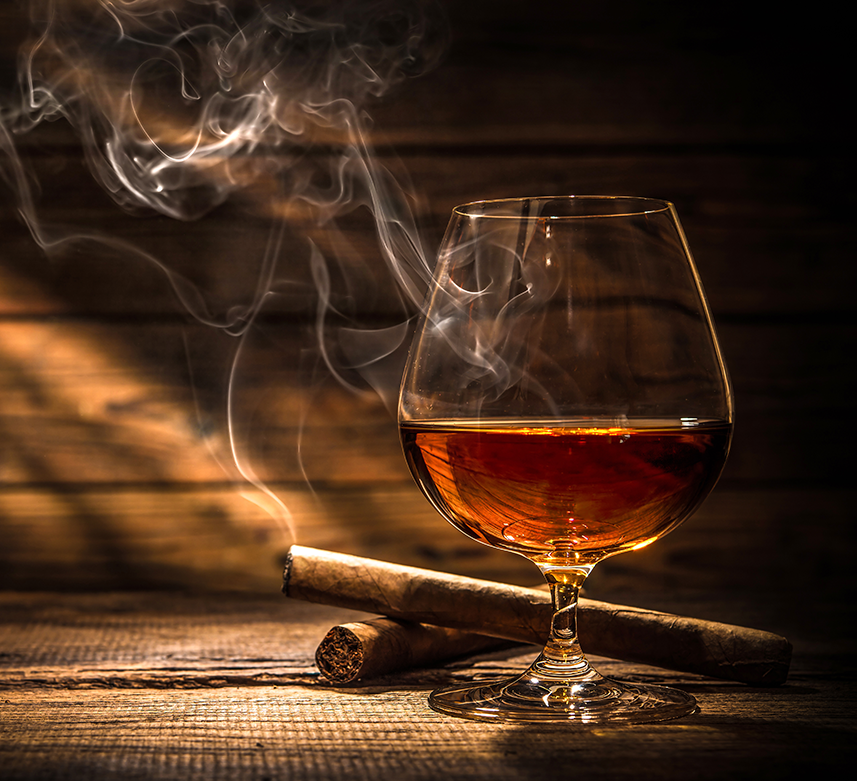 Whisky und Zigarre, Whisky im Glas, Whiskey, Scotch, Single Malt, Irish Whiskey